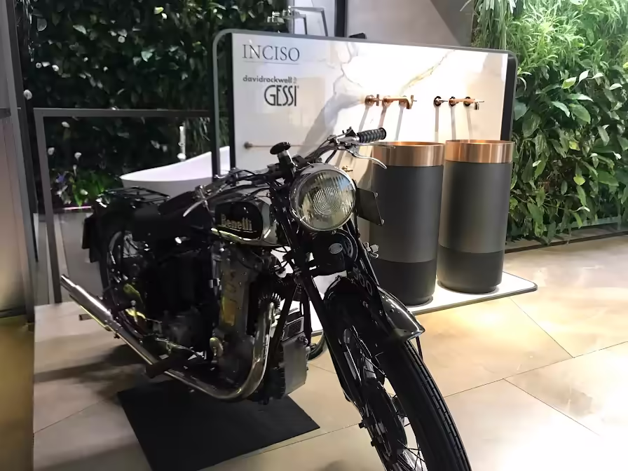 Gessi Milano — мотоцикл Benelli, арт-инсталляция