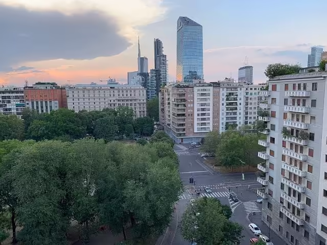 Porta Nuova — современная архитектура, закат