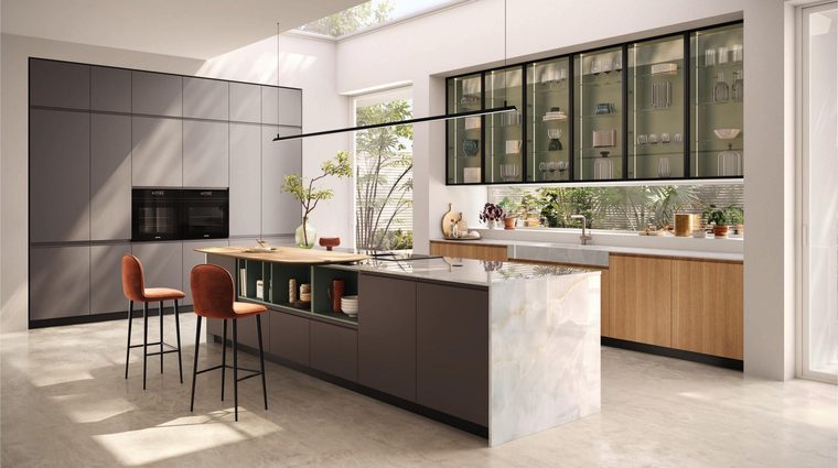 Wall cabinets arranged on two levels above a kitchen run, Aran Cucine