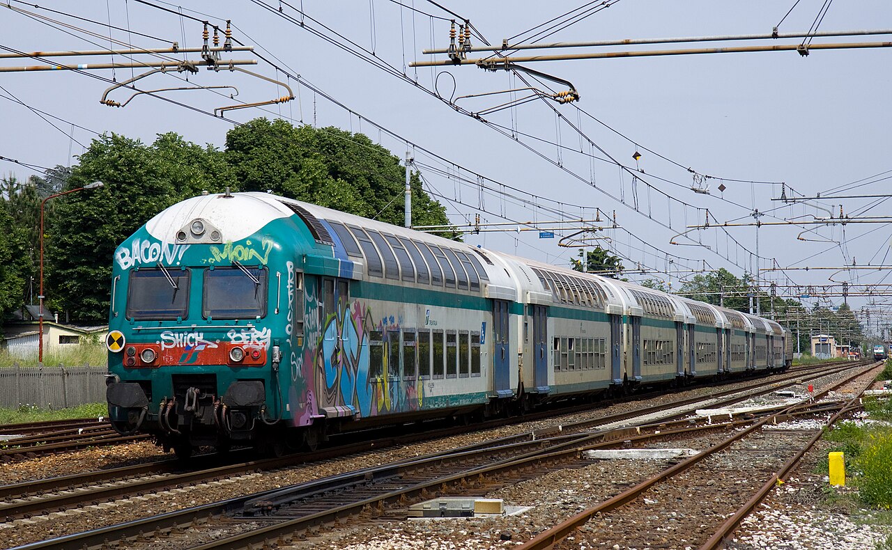 Электричка Trenord линии S6 на станции Magenta